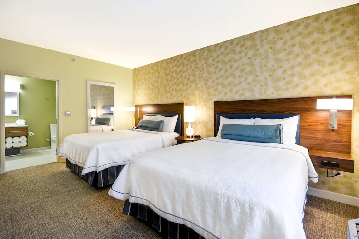 2 Queen Beds 1 Bedroom Suite2 options