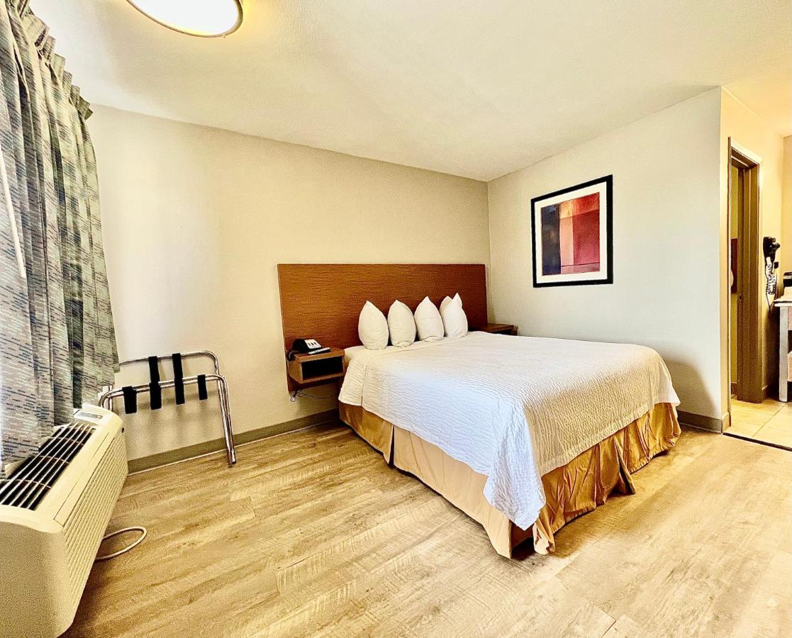 Double Room with Mobility Access and Roll-In Shower - Non-Smoking