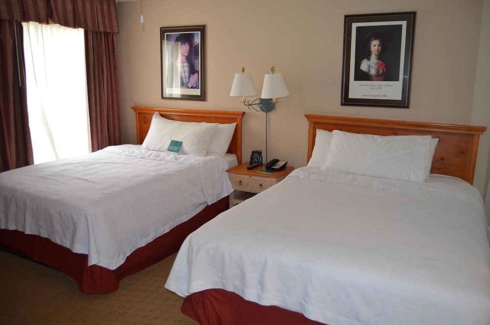 2 Queen Beds 1 Bedroom Suite