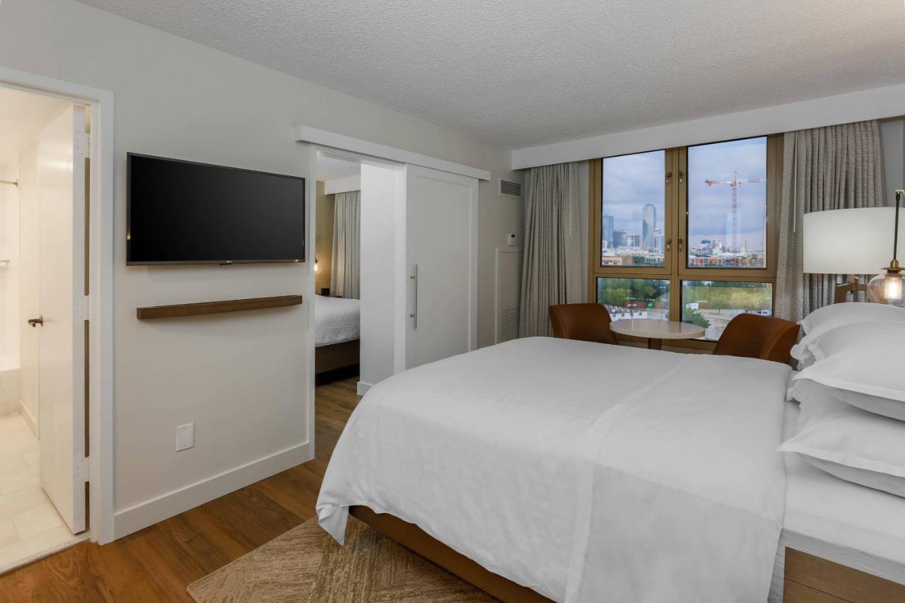 1 King & 1 Queen Bed, 2 Bedroom Suite, City view, Balcony