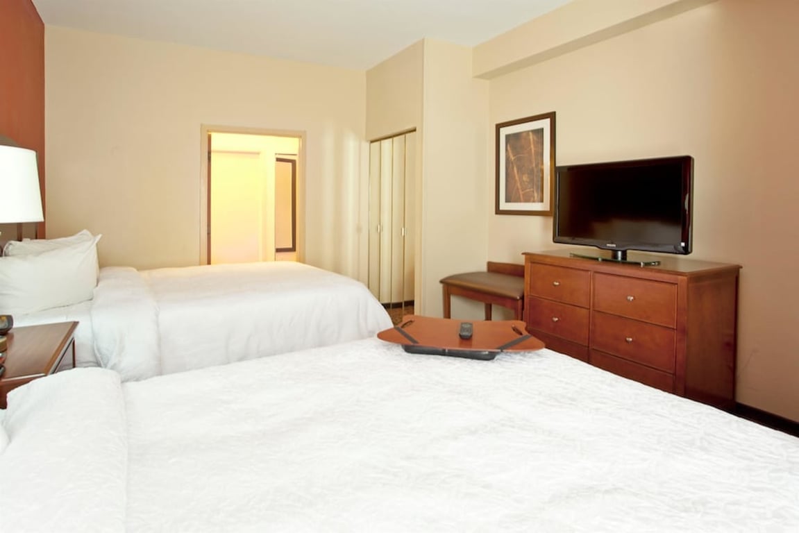 2 Queen Beds 1 Bedroom Suite