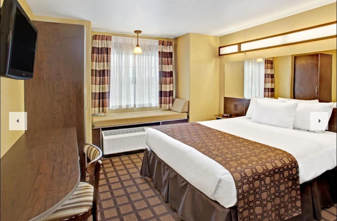 Queen Room with Roll-In Shower - Mobility/Hearing Accessible - Non-Smoking